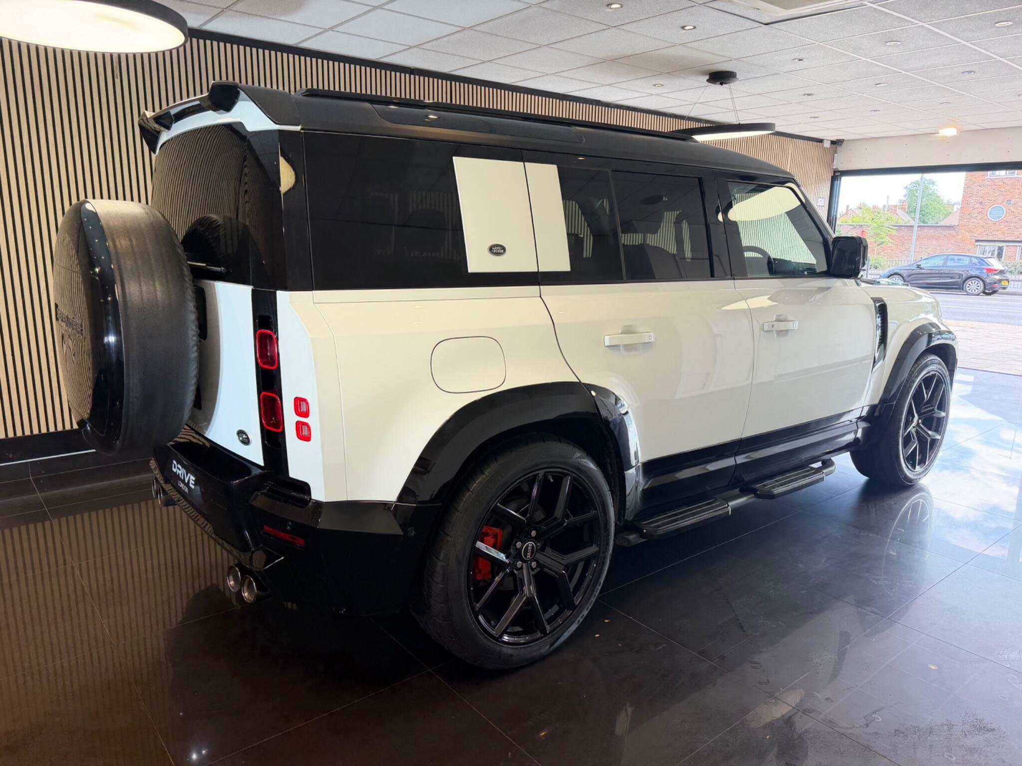 Land Rover Defender 110
